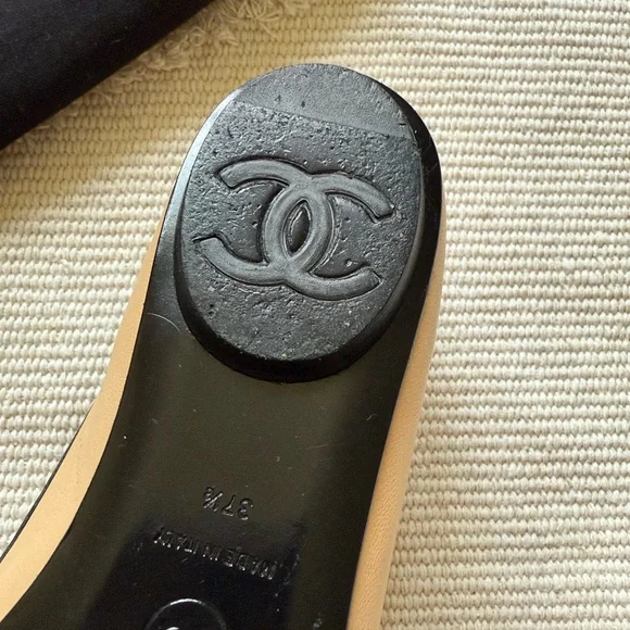 CHANEL Black and Cream Loafers 37.5 6.5 - Picture 5 of 11